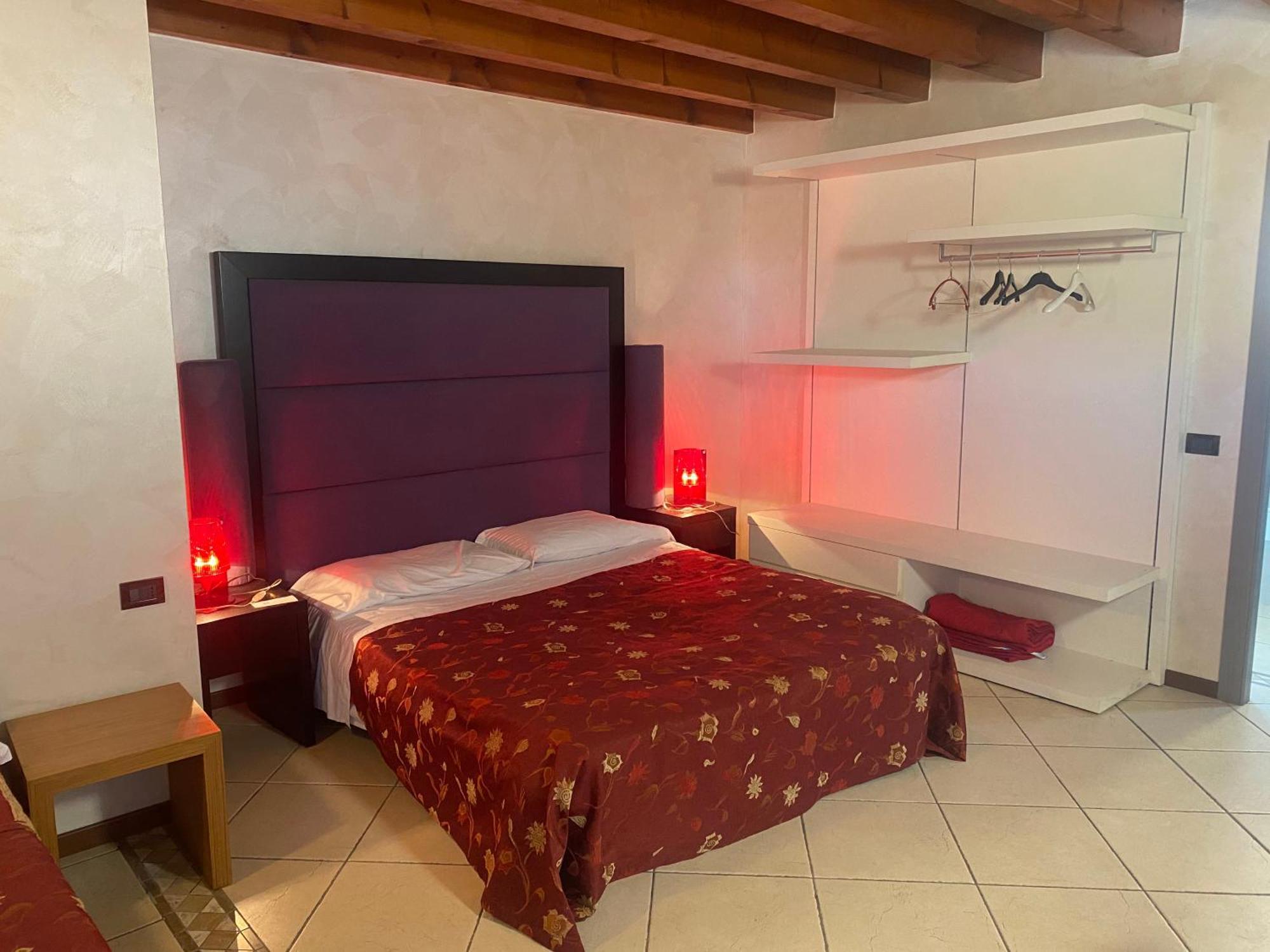 Albergo Le Piante Манерба-дель-Гарда Екстер'єр фото