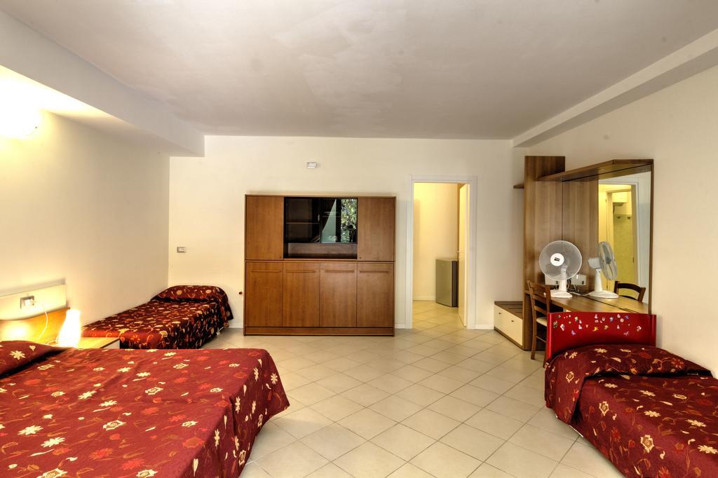 Albergo Le Piante Манерба-дель-Гарда Екстер'єр фото