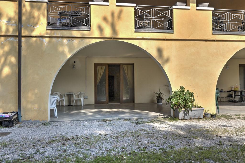 Albergo Le Piante Манерба-дель-Гарда Екстер'єр фото