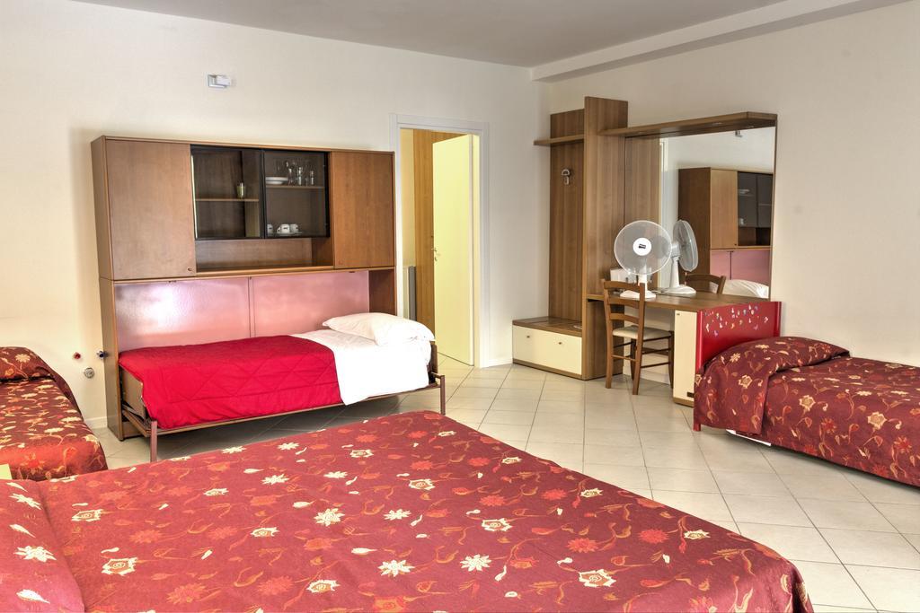 Albergo Le Piante Манерба-дель-Гарда Екстер'єр фото