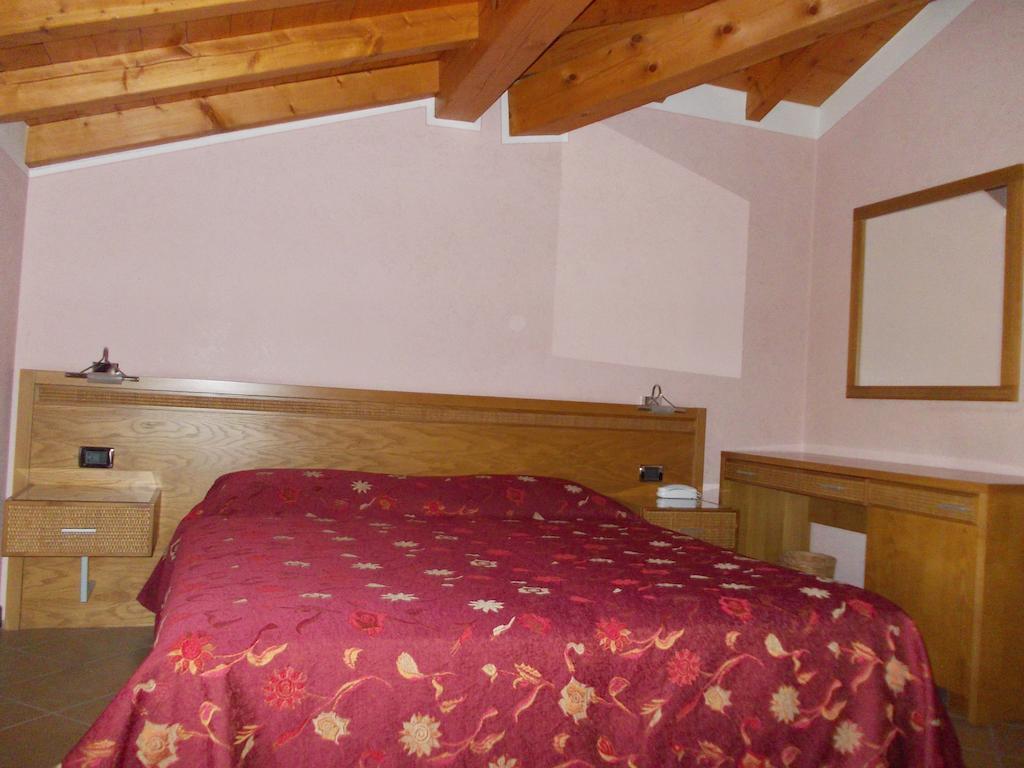 Albergo Le Piante Манерба-дель-Гарда Екстер'єр фото